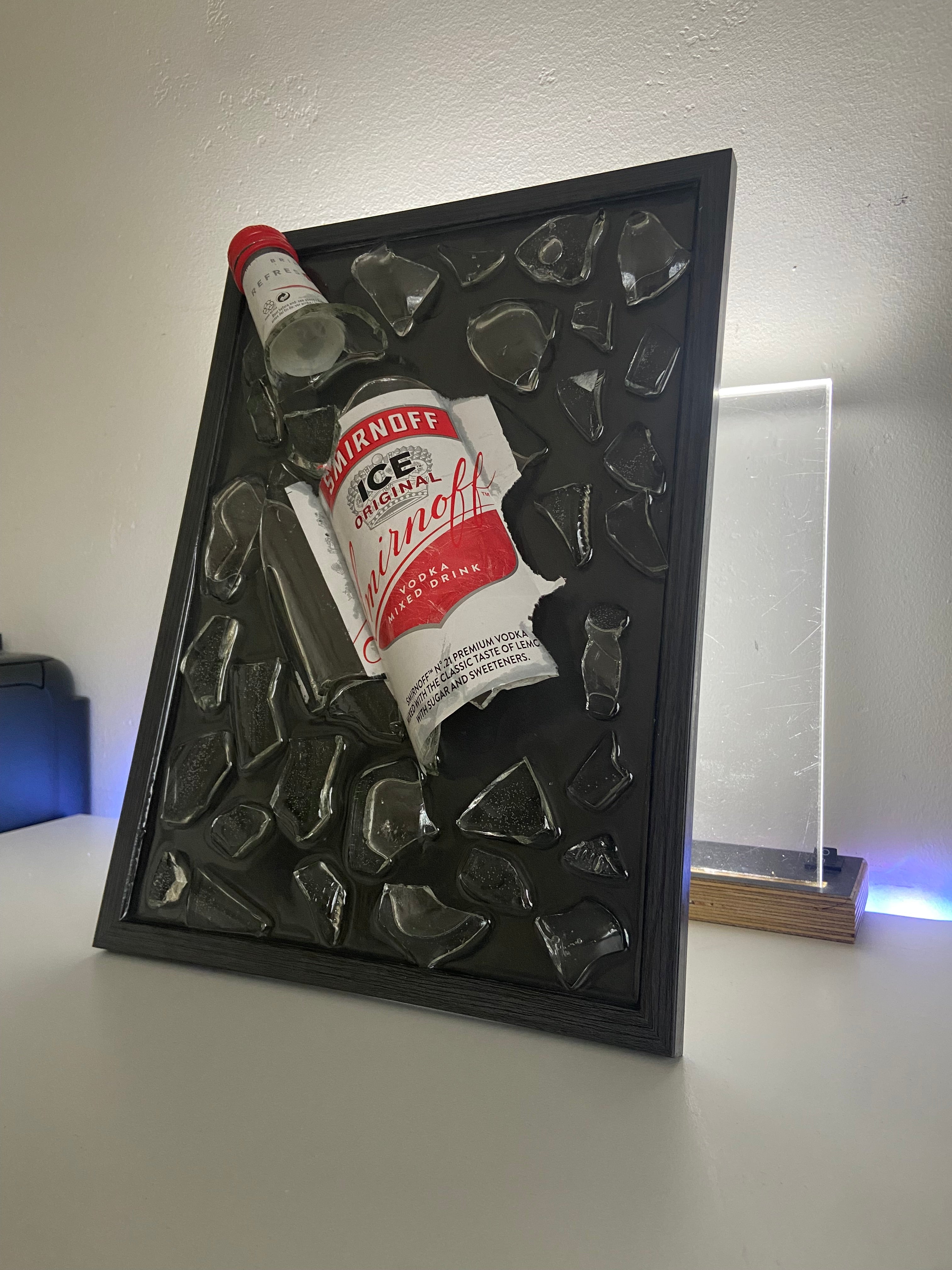 Zerbrochene Flaschenkunst, Smirnoff Vodka, Eis