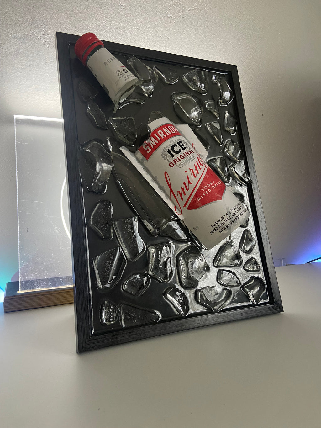 Zerbrochene Flaschenkunst, Smirnoff Vodka, Eis